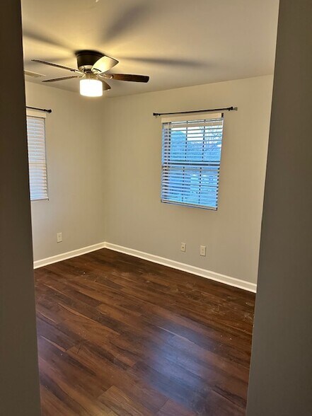 Building Photo - 2731 Larkspur Dr SE