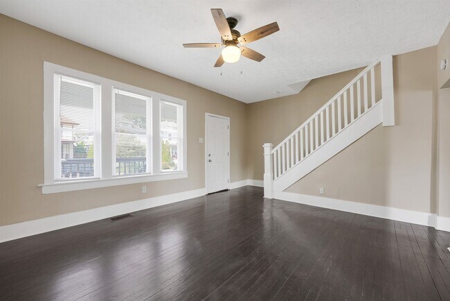 Building Photo - Move-In Ready 3-Bedroom Home with Updated Kitchen & Central A/C