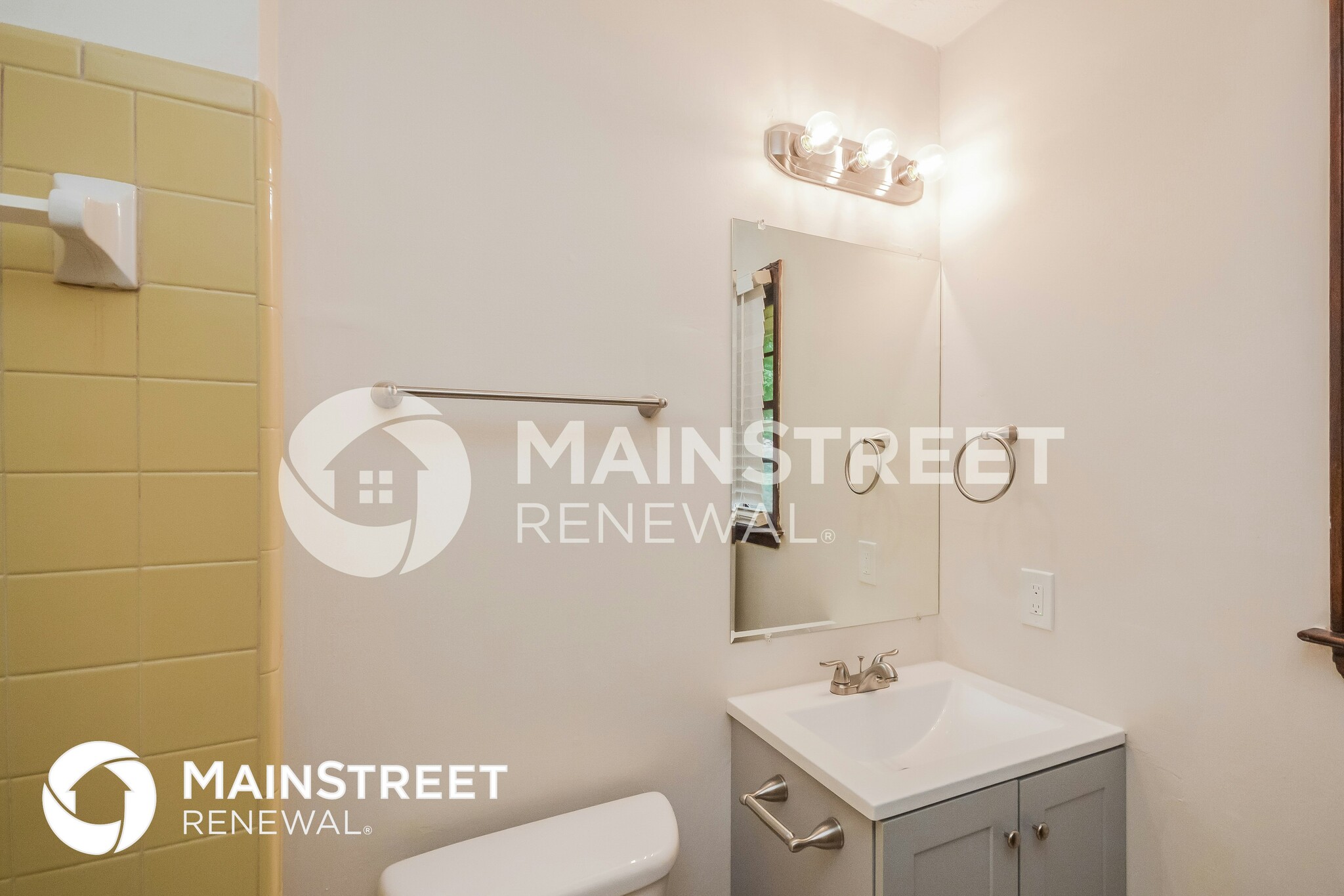 Building Photo - 2245 Pinewood Dr