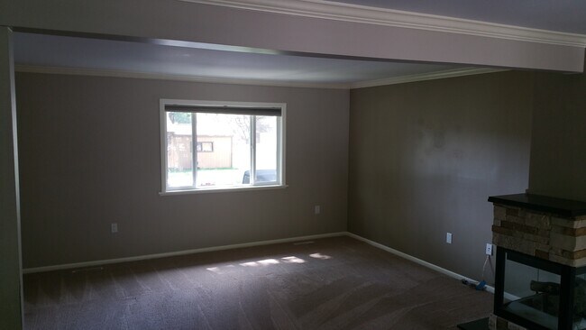 Building Photo - 9028 Garfield Dr