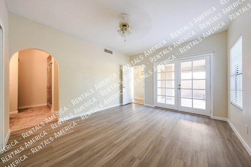 Building Photo - 5965 W Oakland St
