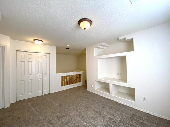 Building Photo - 2 STORY SW STYLE HOME W/LOFT