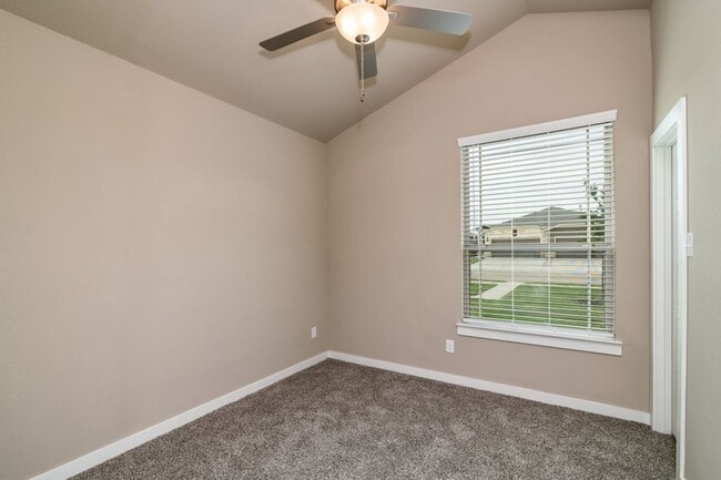 Building Photo - AVAILABLE NOW! GORGEOUS 3 BEDROOM FOUR PLEX LOCATED IN MIDLOTHIAN ISD!