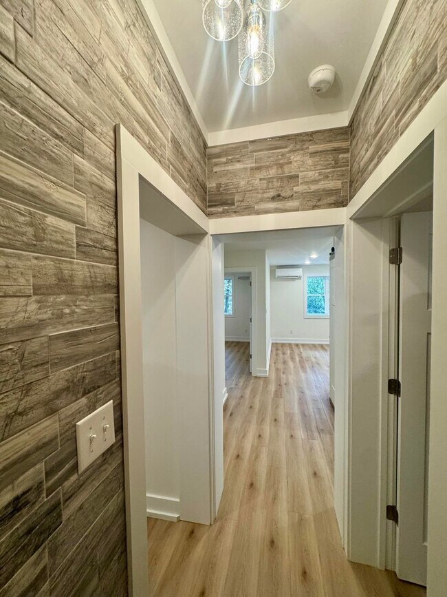 Building Photo - 2113 W Madison Ave