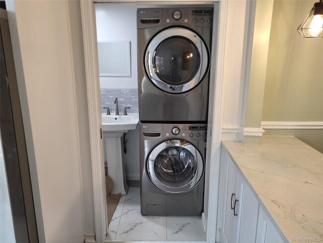 Building Photo - 83 W Main St