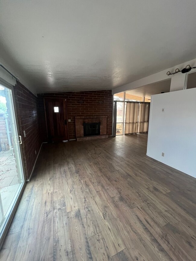 Building Photo - Central 3 Bedroom 2 Bath Burnt Adobe Home with Pool