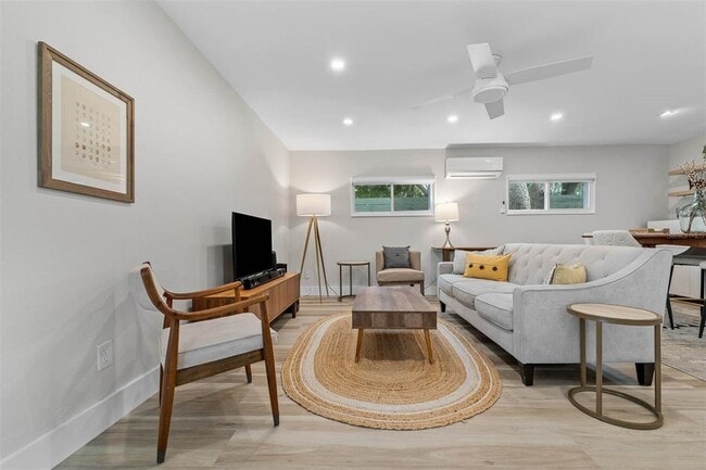 Building Photo - 228 E Harding St