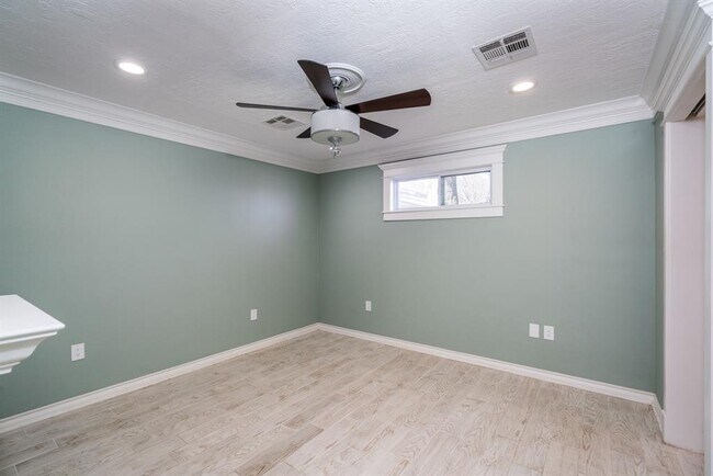 Building Photo - 14930 Walters Rd