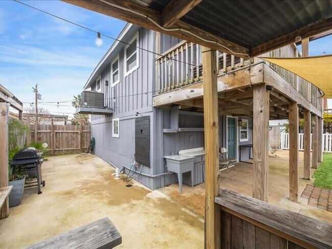 Building Photo - 85 Bayou Vista Dr