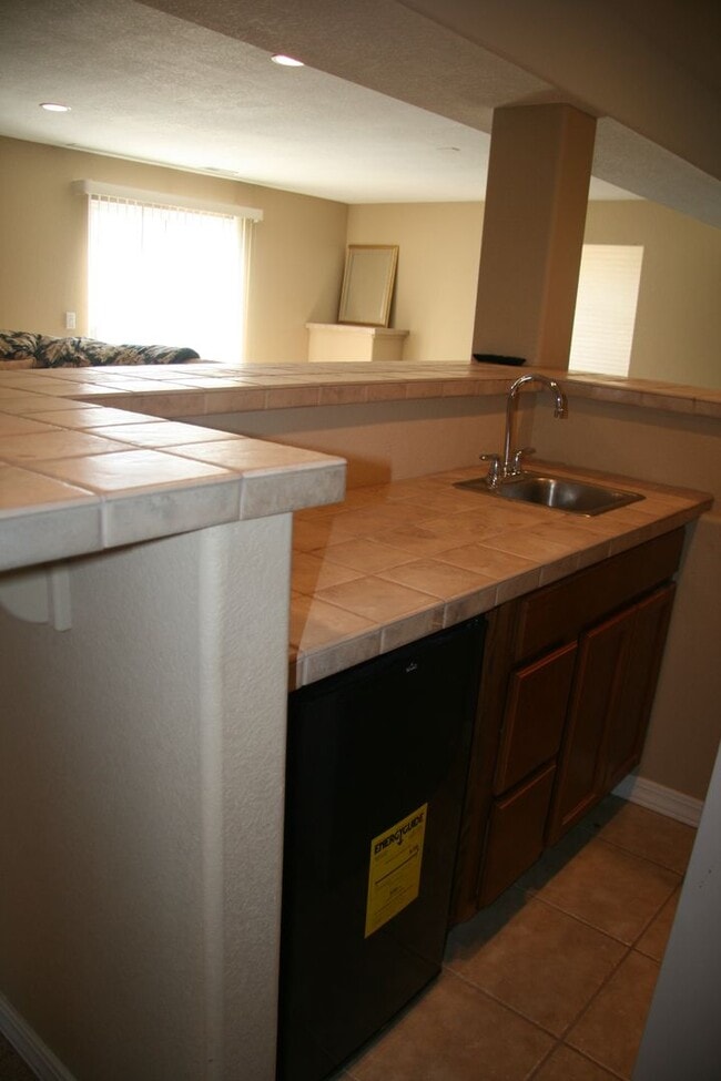 Building Photo - Beautiful 4 Bedroom Ranch Style Home Avail...