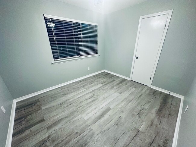 Building Photo - 500 Lincoln St