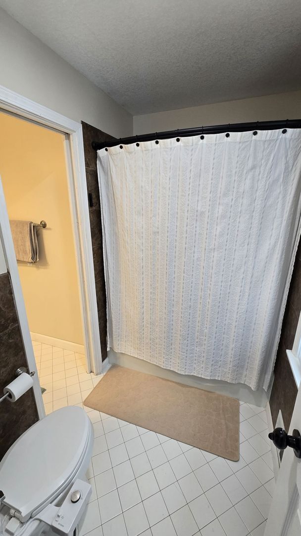 Building Photo - Charming & Spacious Home for Rent in Crystal!