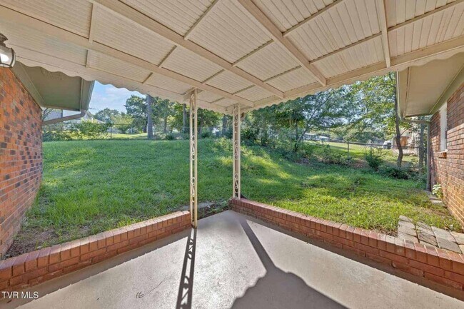 Building Photo - Newly renovated 3 Bedroom 2 Bathroom Home located in Jefferson City, TN