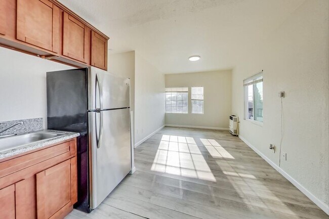 Building Photo - 1707 36th Ave