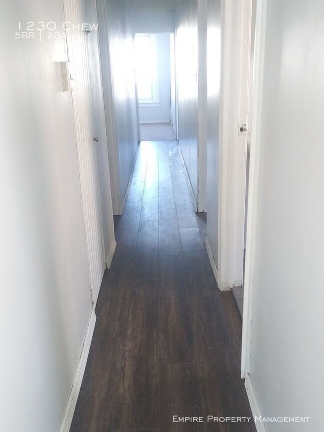 Building Photo - 5 Bedroom 1.5 Bath House in Allentown