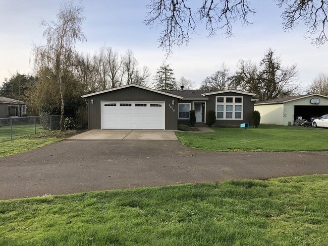 Building Photo - Beautiful and Convenient Turner Location!