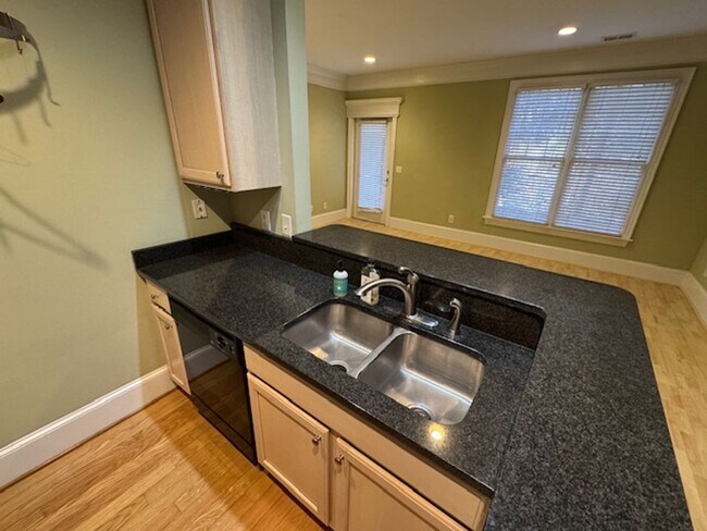 Building Photo - Atlantic Place Condo