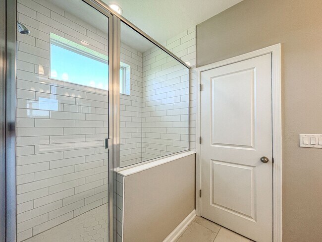Building Photo - Silverleaf 4/3 w water view!!