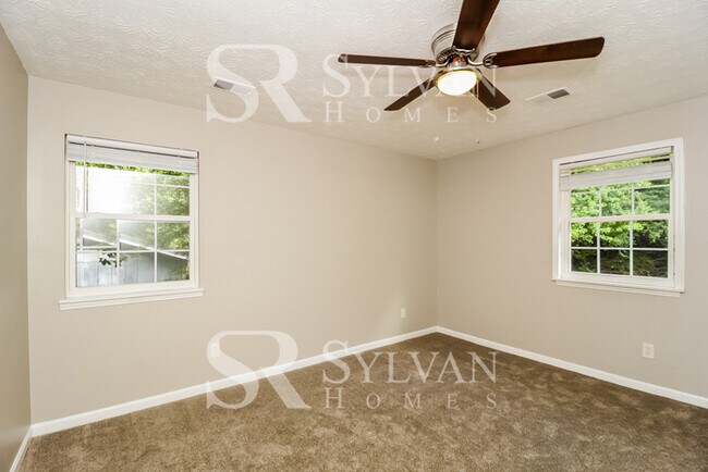 Building Photo - Where Charm Meets Comfort