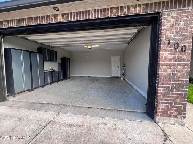 Building Photo - 100 Cautillion Dr