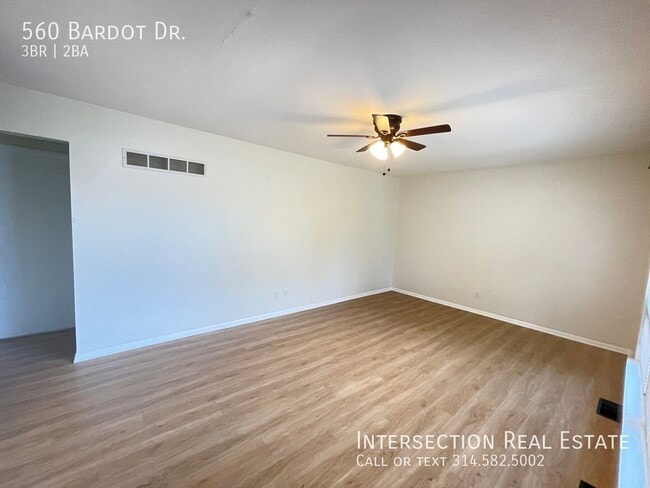 Building Photo - 560 Bardot Dr
