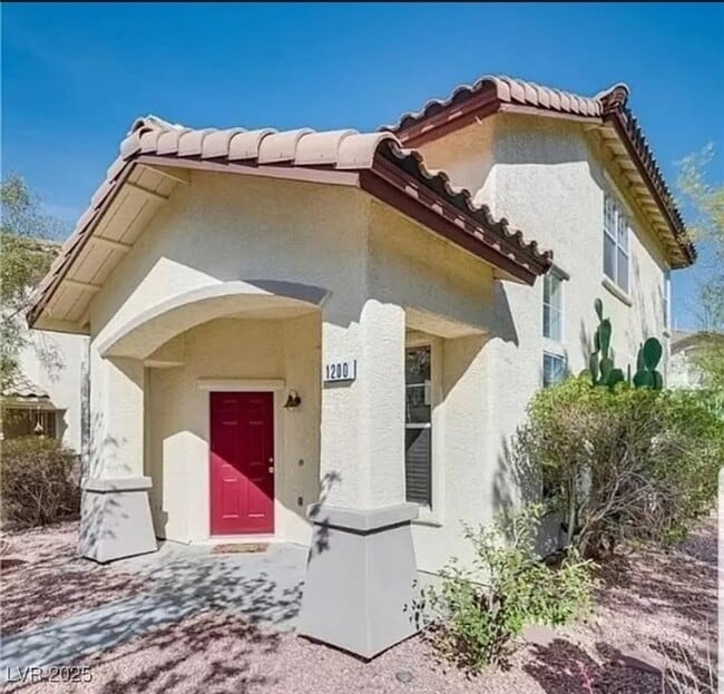 Building Photo - 1200 Valerio Ln