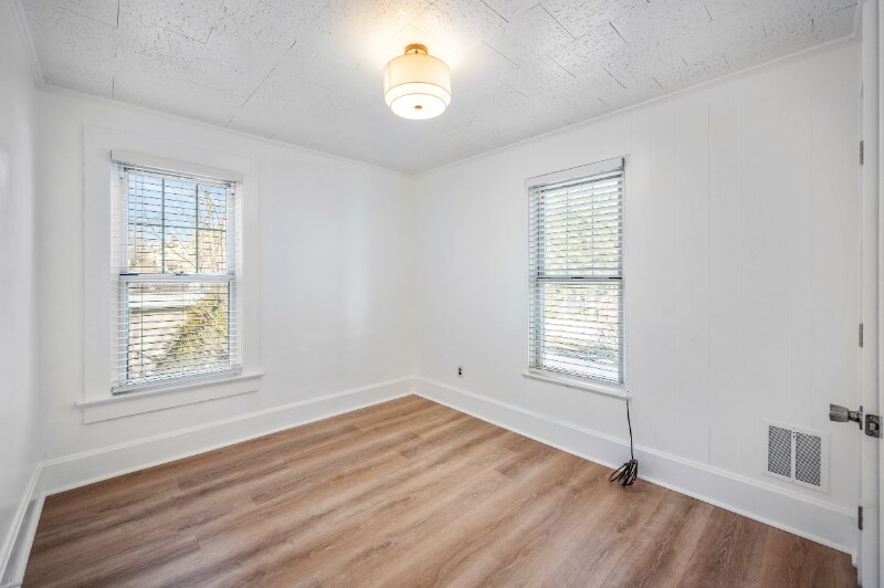 Building Photo - 407 E Clen Moore Blvd