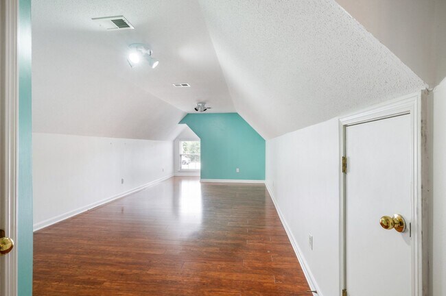 Building Photo - 107 Deer Field Hills