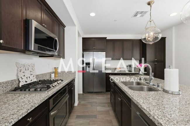 Building Photo - Gorgeous 2-Story 4-Bedroom Home with Loft ...