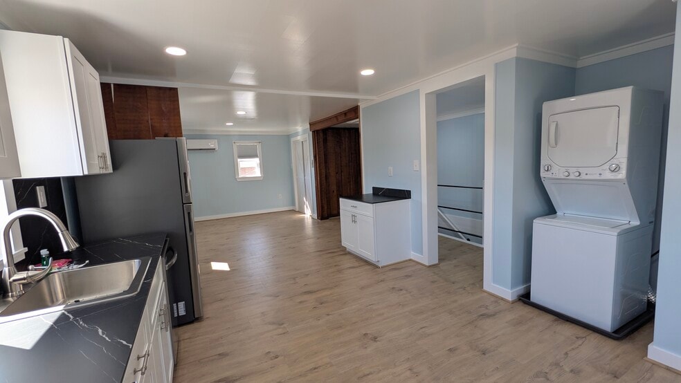 Building Photo - 207 Crowe Ave