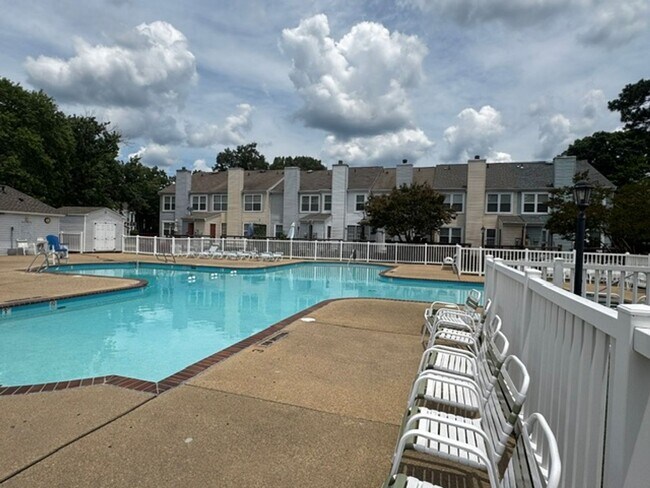 Building Photo - 1111 Palmerton Dr