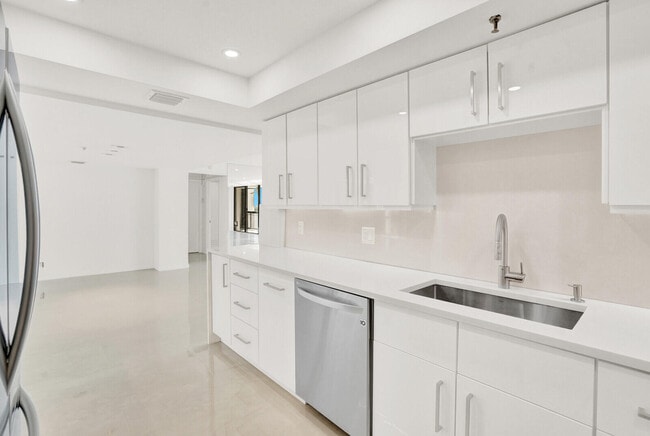 Building Photo - 2697 N Ocean Blvd