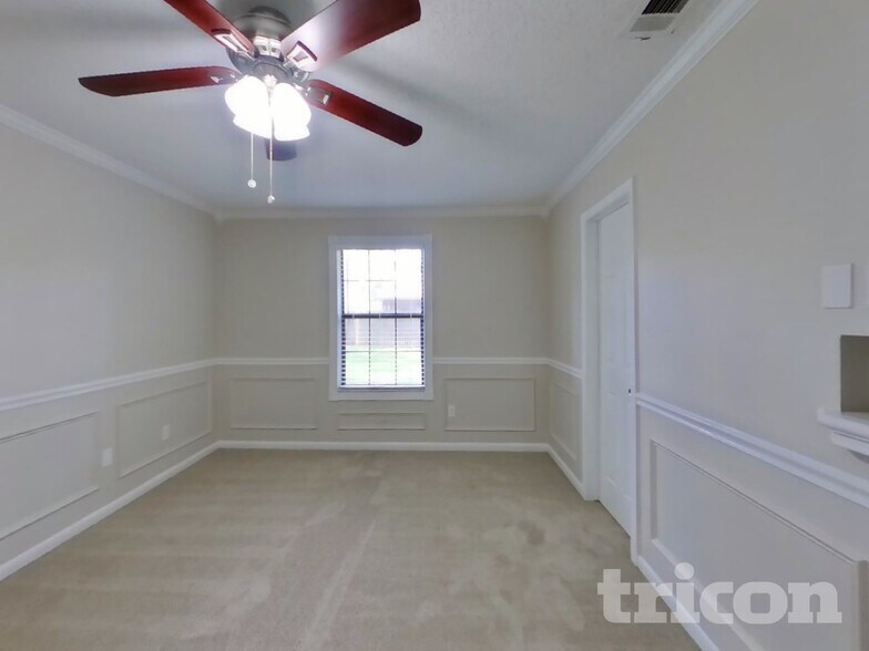 Building Photo - 4324 Queensway Dr