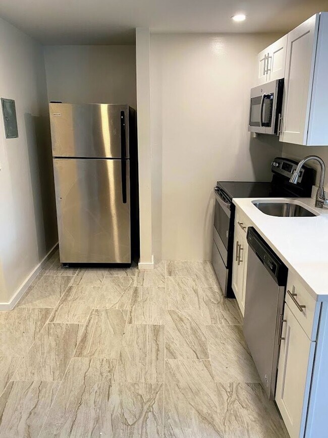 Building Photo - 5603 Fair Oaks St