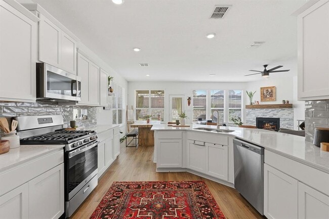 Building Photo - 209 Zamora Xing