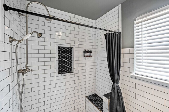 Building Photo - 7108 Dallas Dr