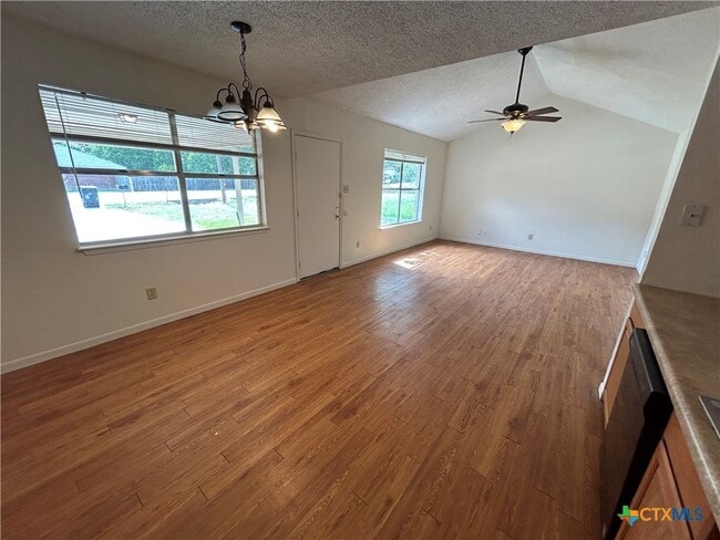Building Photo - 1324 S Mesquite Ave