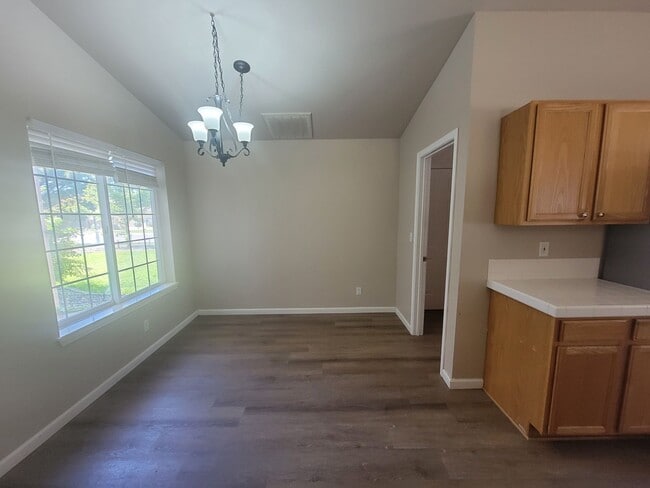 Building Photo - Stylish 3-Bedroom in Prime West Richland L...