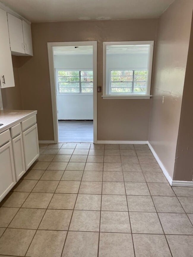 Building Photo - 2236 Dewey Ave