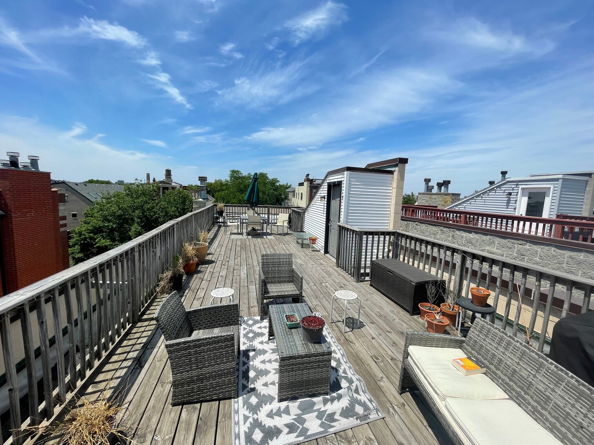 Building Photo - 857 N Paulina St