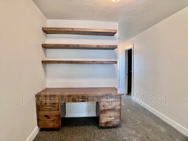 Building Photo - 269 E Ellen Ln