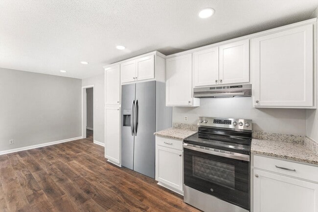 Building Photo - 7308 Meadowbrook Cir