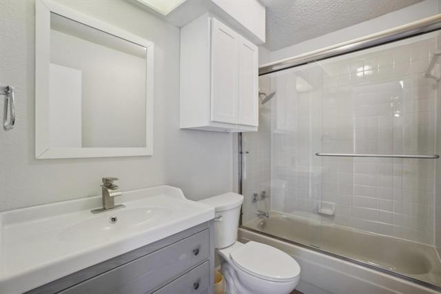 Building Photo - 1301 Memory Ln