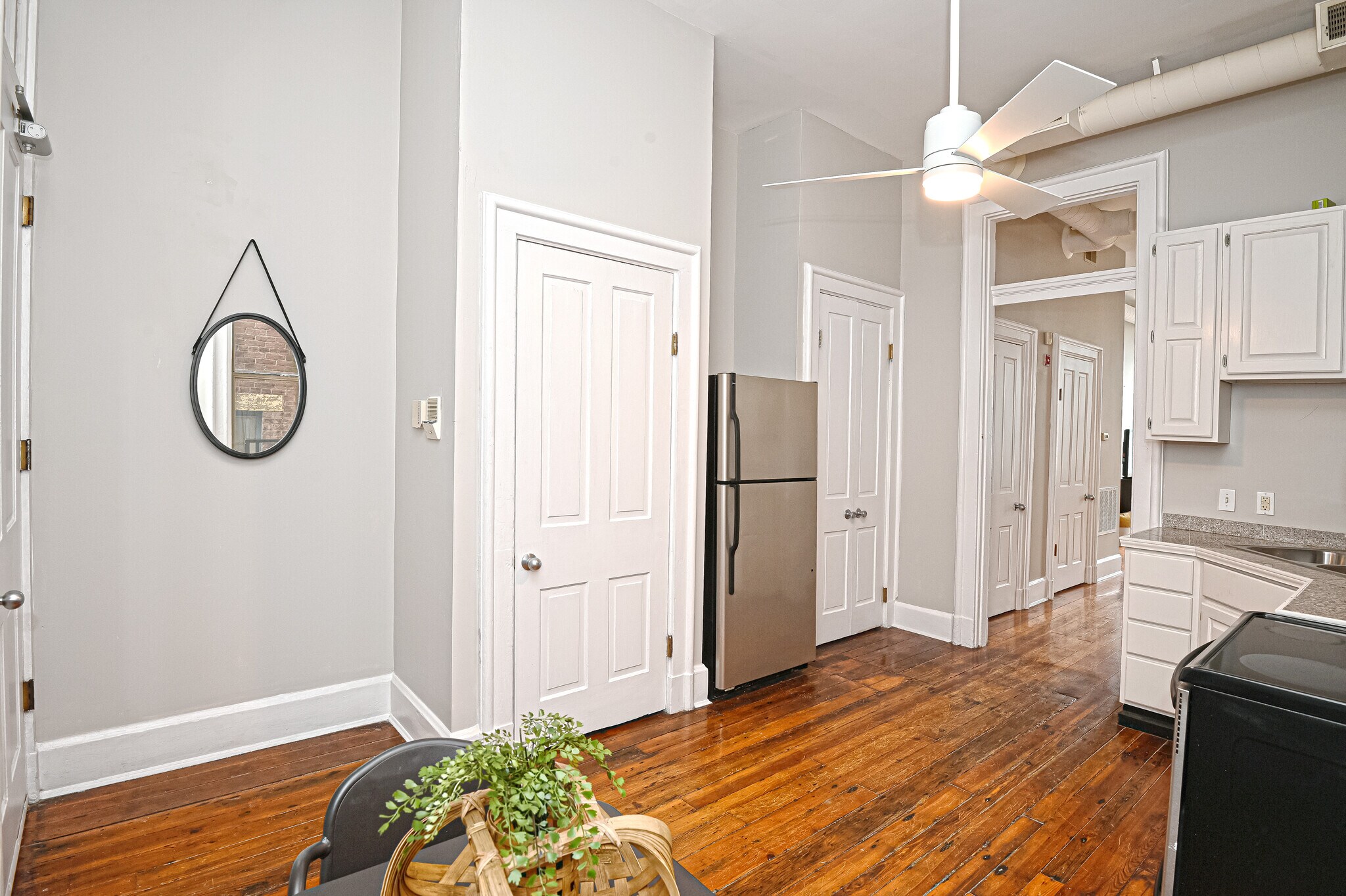 Building Photo - 1343 Main St