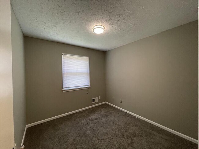 Building Photo - 2519 Steeplechase Dr