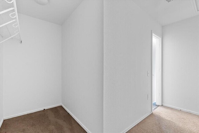 Building Photo - 5621 Abby Ann Ln