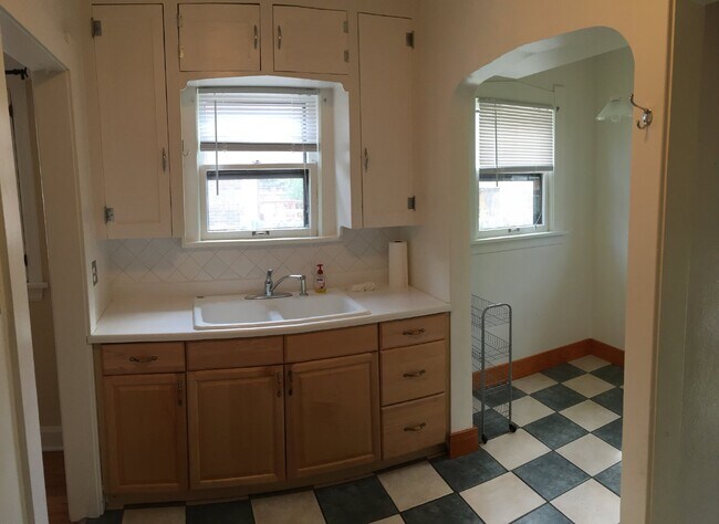 Building Photo - Ranch House for Rent