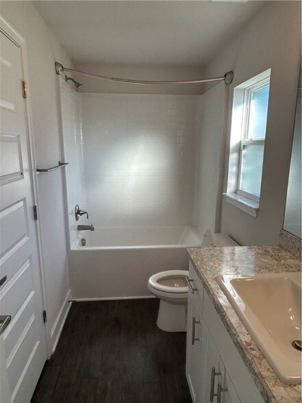 Building Photo - 1391 Seahouse St