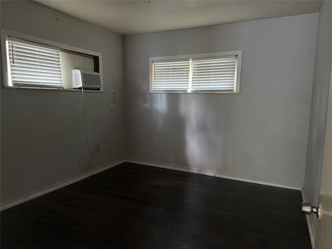 Building Photo - 5958 Skylane Dr