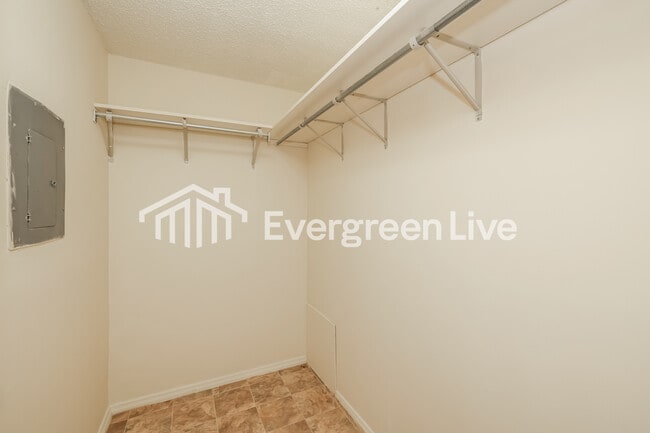 Building Photo - 6241 Greenfield Way